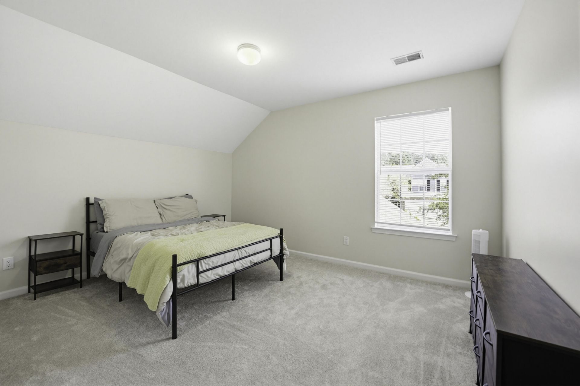 2225 Blakers Boulevard Photo 33