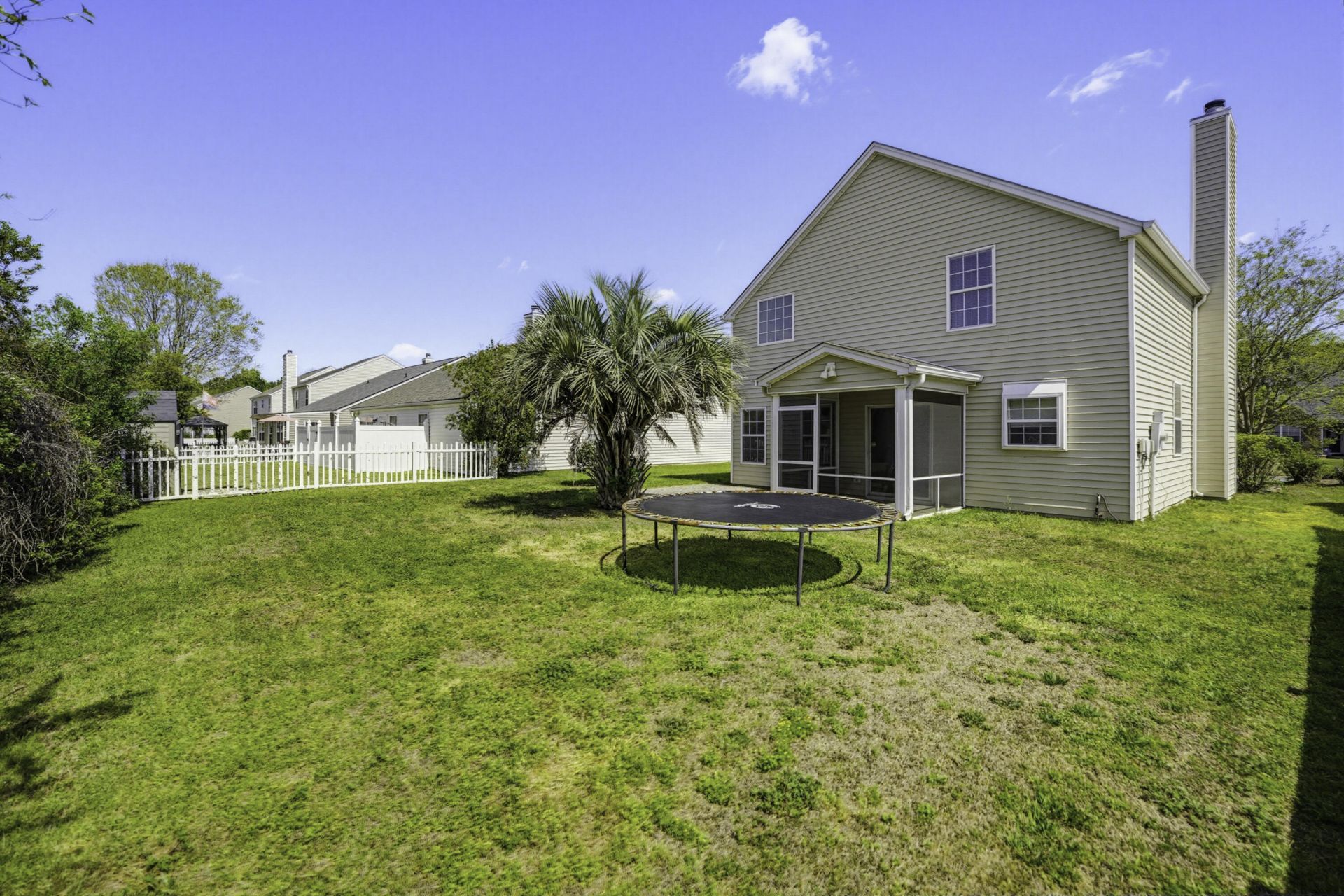 2225 Blakers Boulevard Photo 34