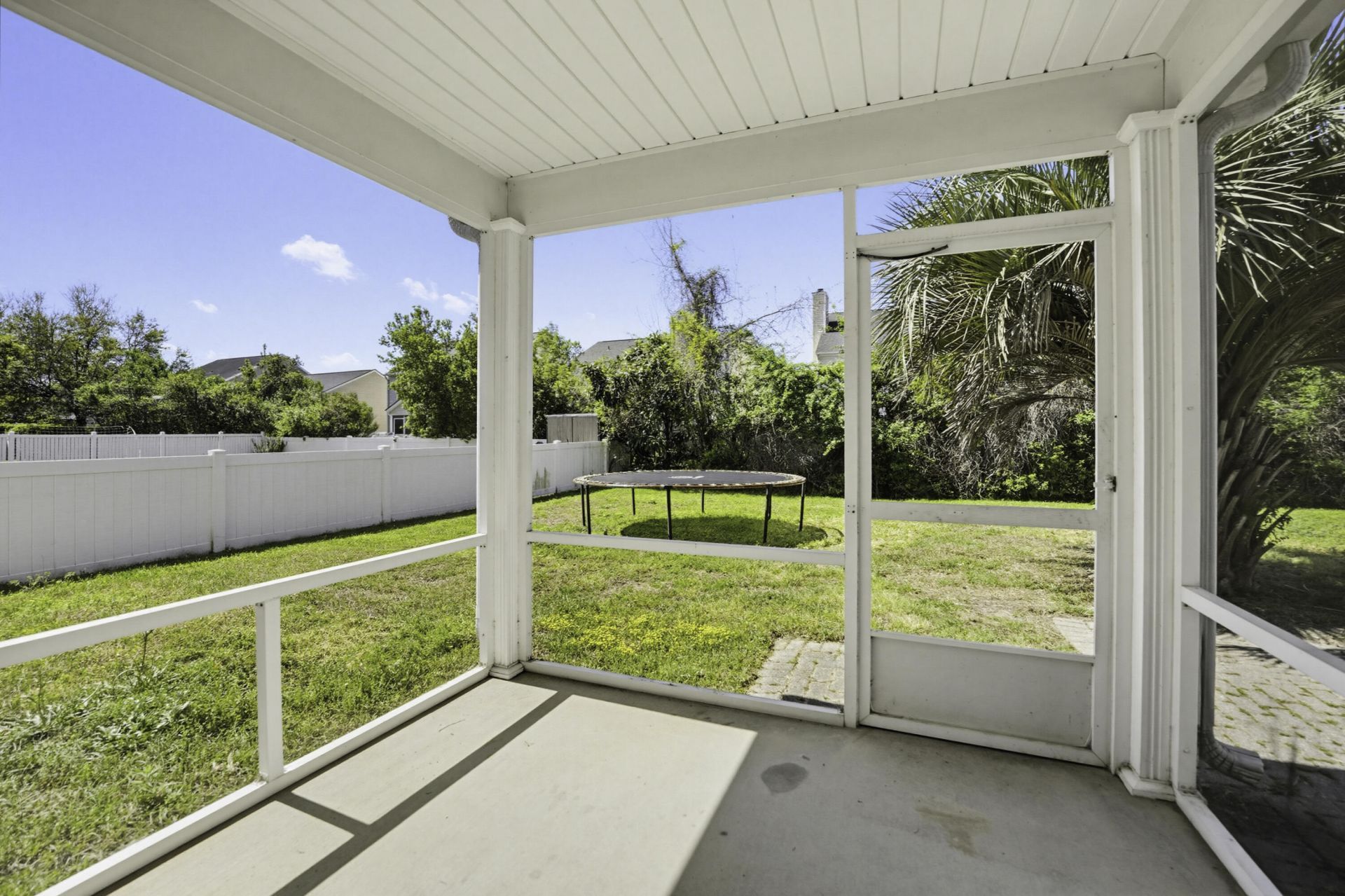 2225 Blakers Boulevard Photo 37