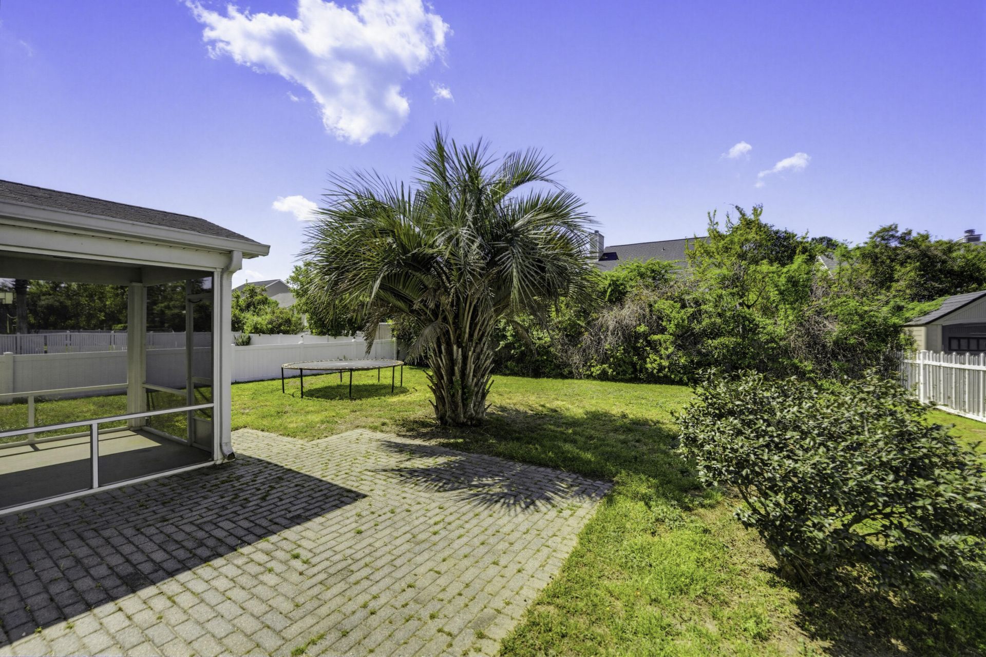 2225 Blakers Boulevard Photo 39