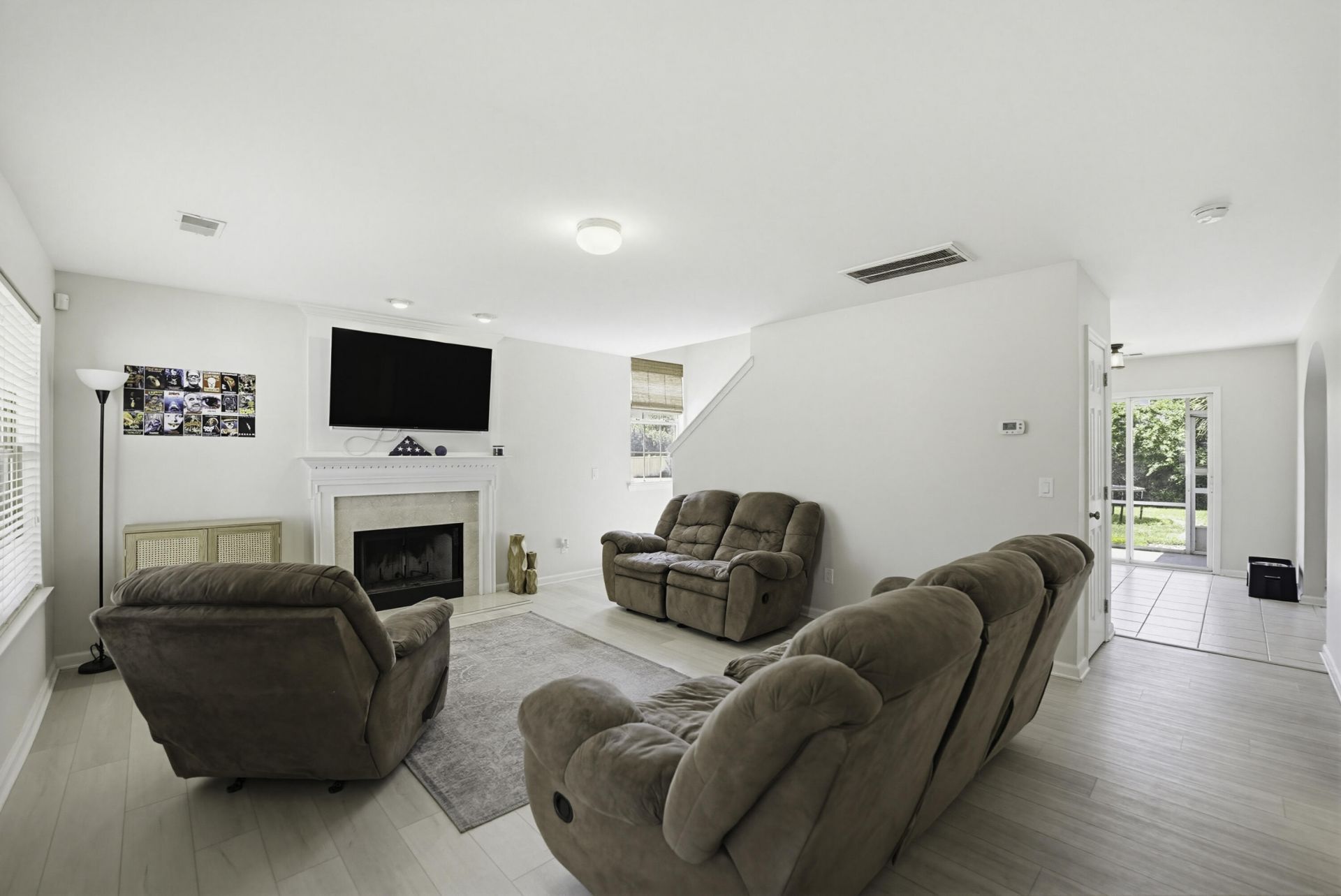 2225 Blakers Boulevard Photo 6