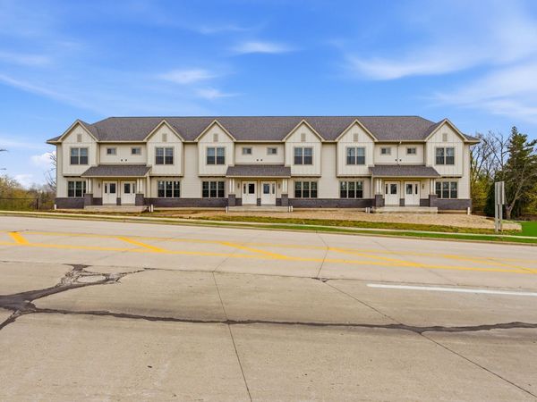 2121 E Howard Ave, Saint Francis, WI 53235