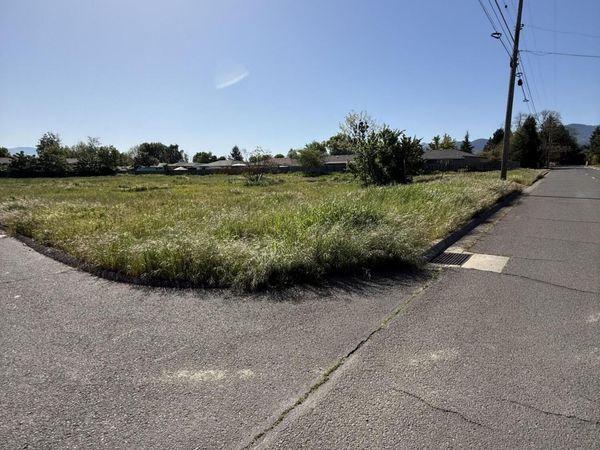 1479 Orchard Home Drive, Medford, OR 97501