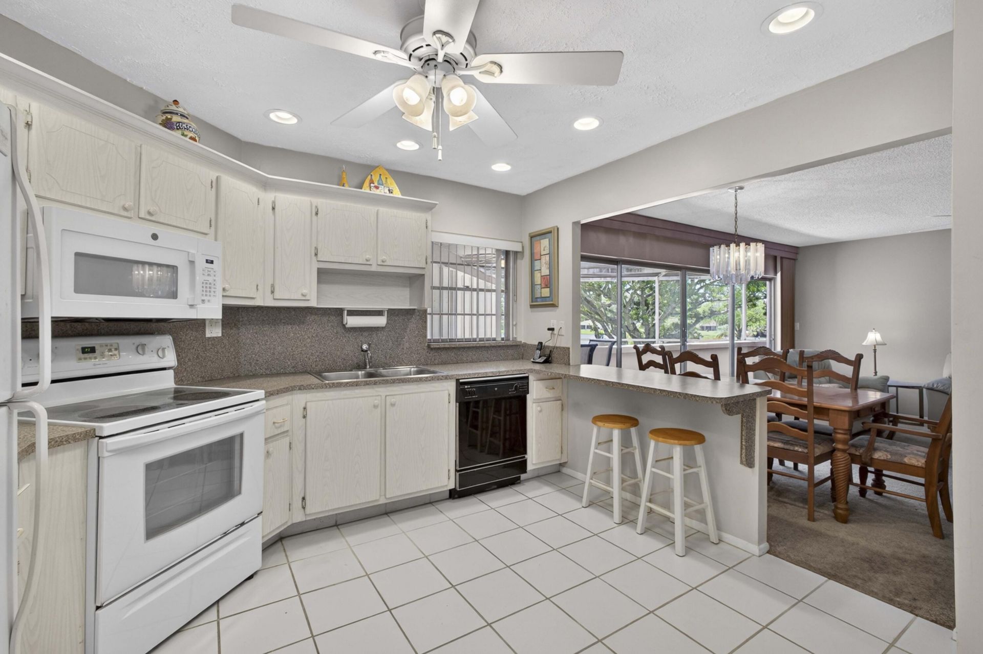 3 Greenway Vlg N, Unit 210, Royal Palm Beach, FL 33411 Photo