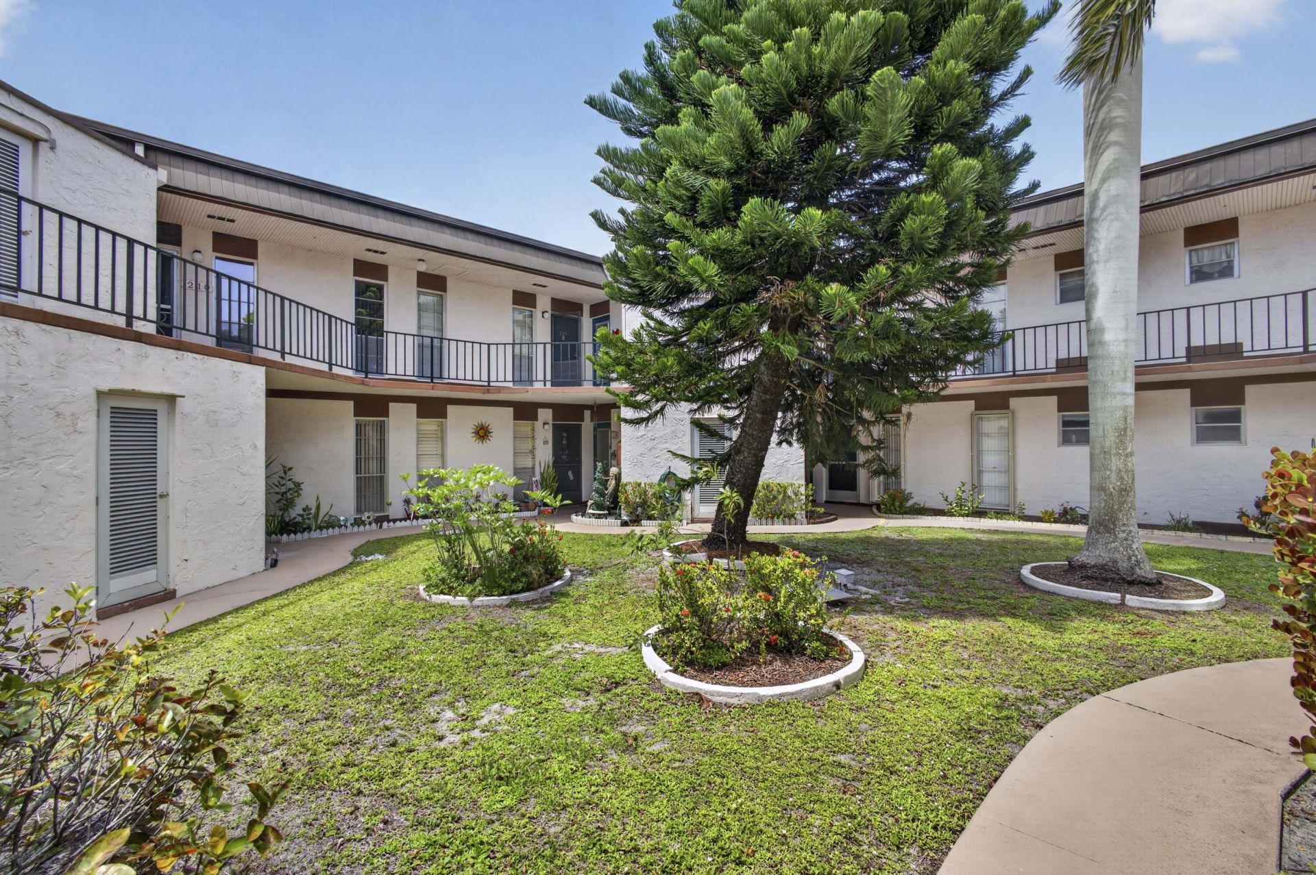 3 Greenway Vlg N, Unit 210, Royal Palm Beach, FL 33411 Photo