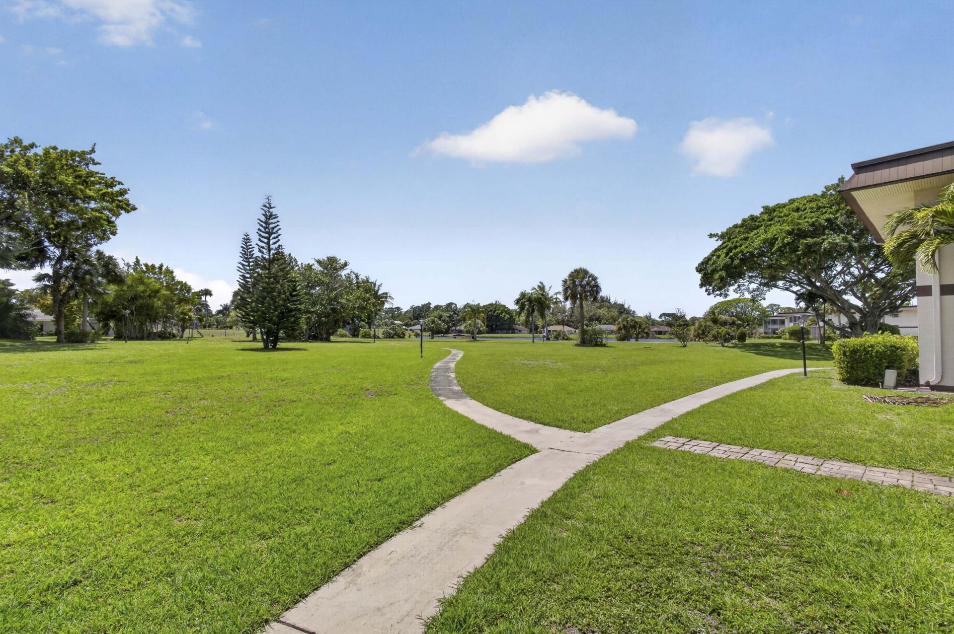 3 Greenway Vlg N, Unit 210, Royal Palm Beach, FL 33411 Photo