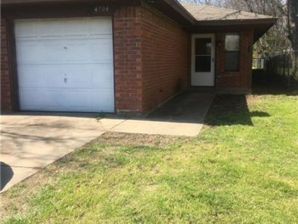 4704 Sandage Avenue, Fort Worth, TX 76115