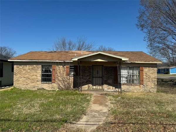 1118 E 13th Avenue , Corsicana, TX 75110