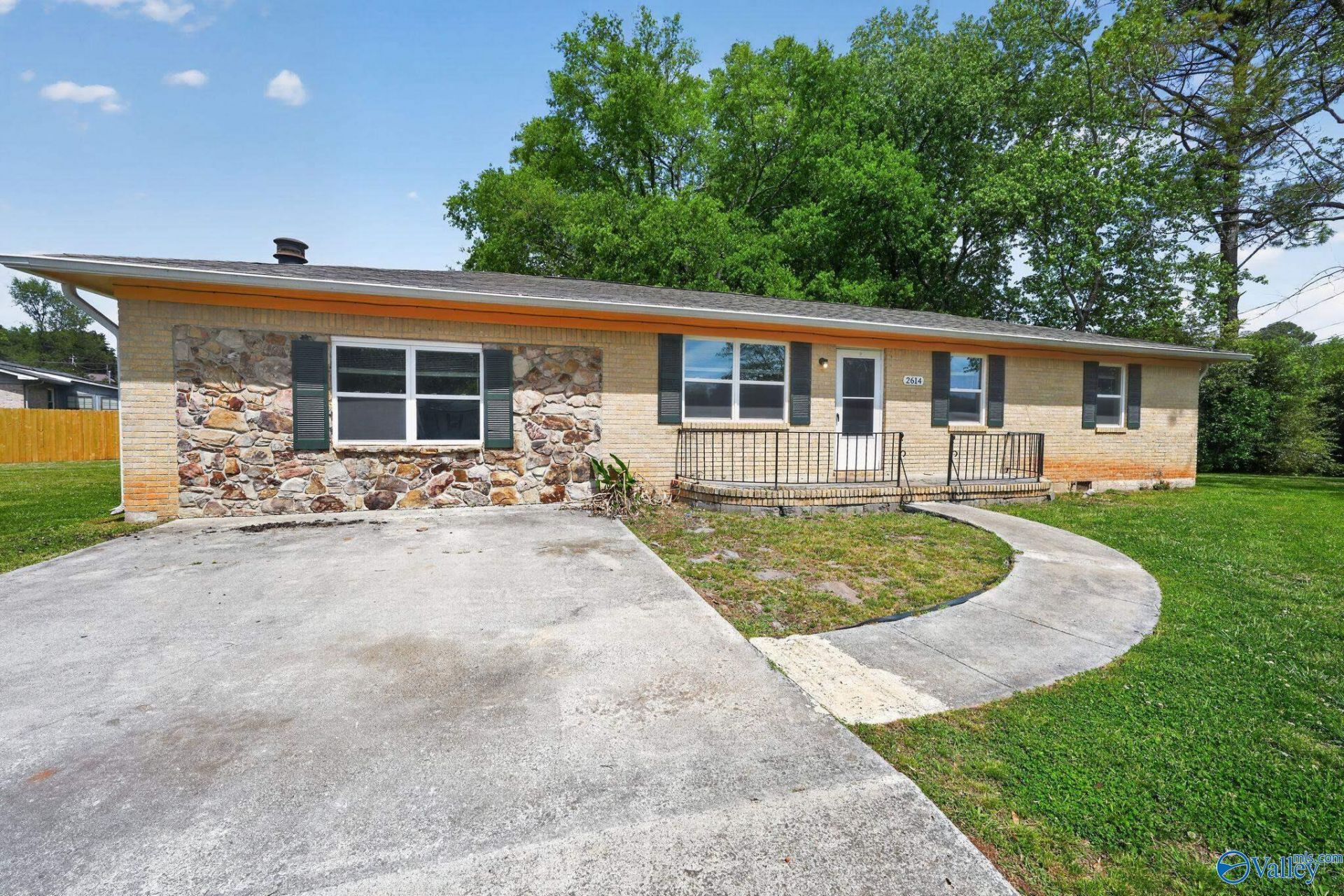 2614 Landsdale Drive Nw, Huntsville, AL 35810 Main Photo