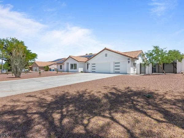 3360 N Pioneer Way , Las Vegas, NV 89129