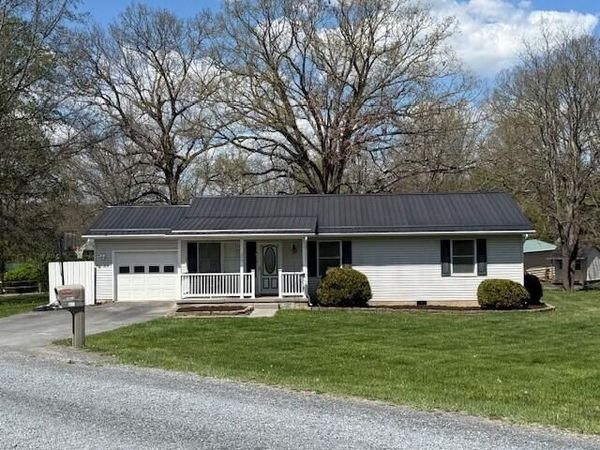 399 Ferris View Dr, Lewisburg, WV 24901