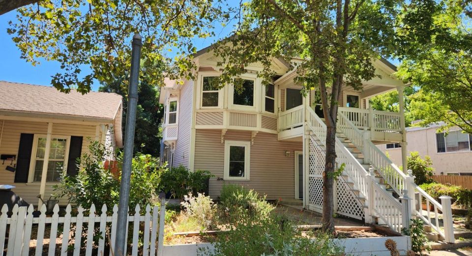 215 25th St, Sacramento, CA 95816 Photo