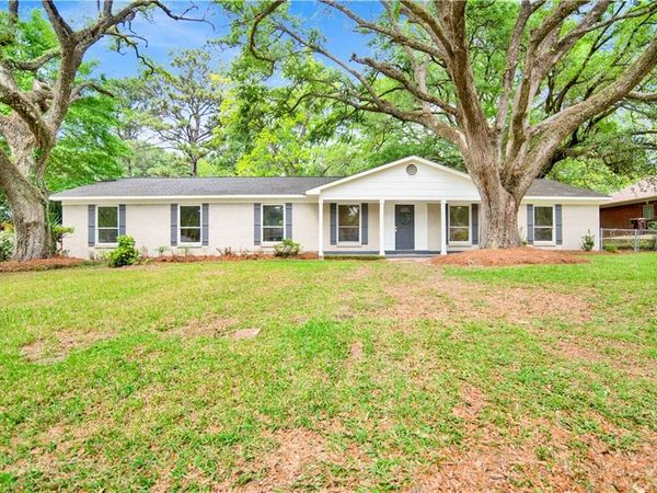 322 Thunderbird Drive W, Satsuma, AL 36572