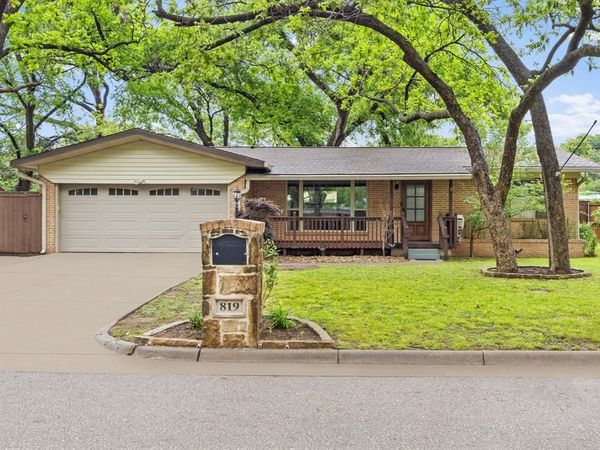 819 Del Mar Lane, Arlington, TX 76012