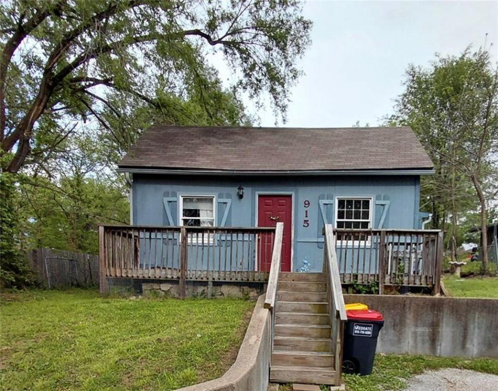 915 Homestead Avenue, Excelsior Springs, MO 64024 Main Photo