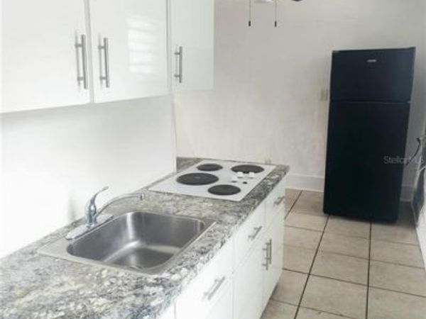 301 SE AVENUE B , Unit 4, WINTER HAVEN, FL 33880