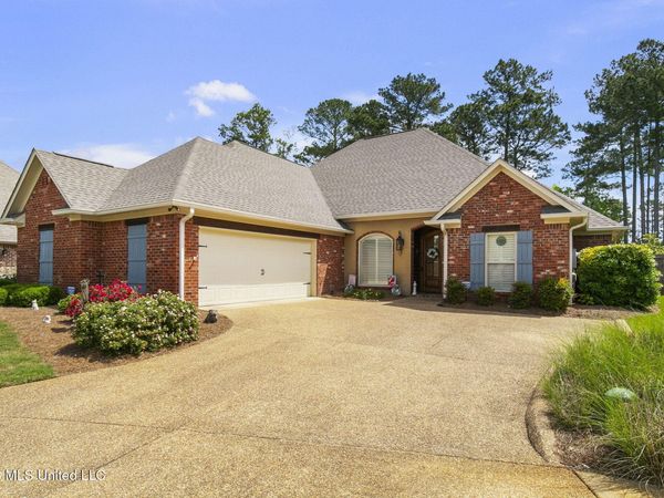 110 Willow Crest Circle, Brandon, MS 39047