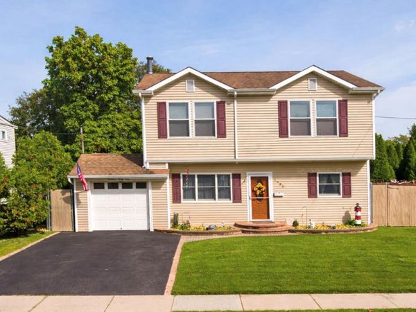 1433 Manatuck Boulevard , Bay Shore, NY 11706