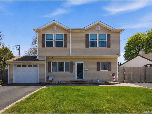 1433 Manatuck Boulevard , Bay Shore, NY 11706