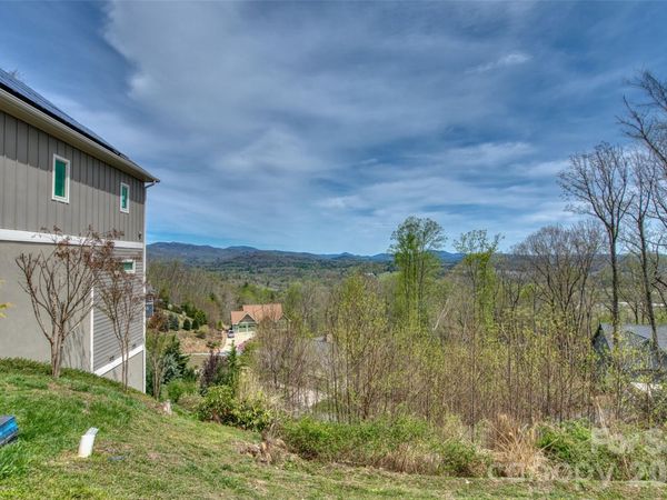 R4 Curtain Bluff, Hendersonville, NC 28791