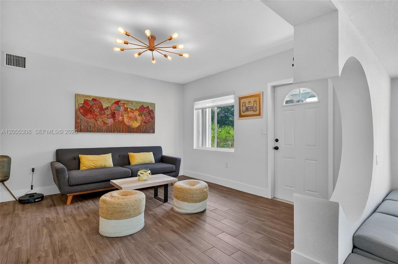 541 NW 109th St , Miami, FL 33168 Photo