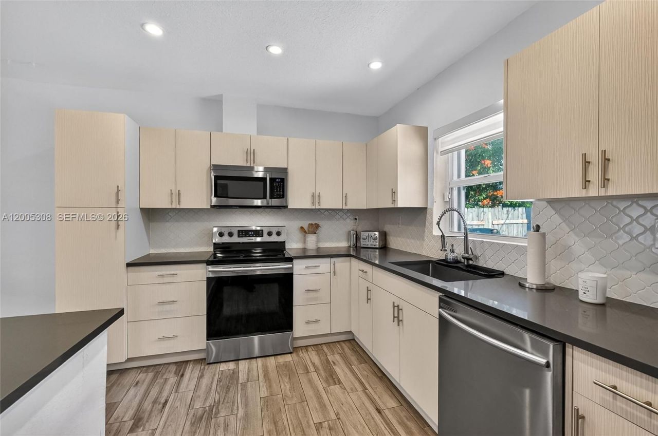 541 NW 109th St , Miami, FL 33168 Photo