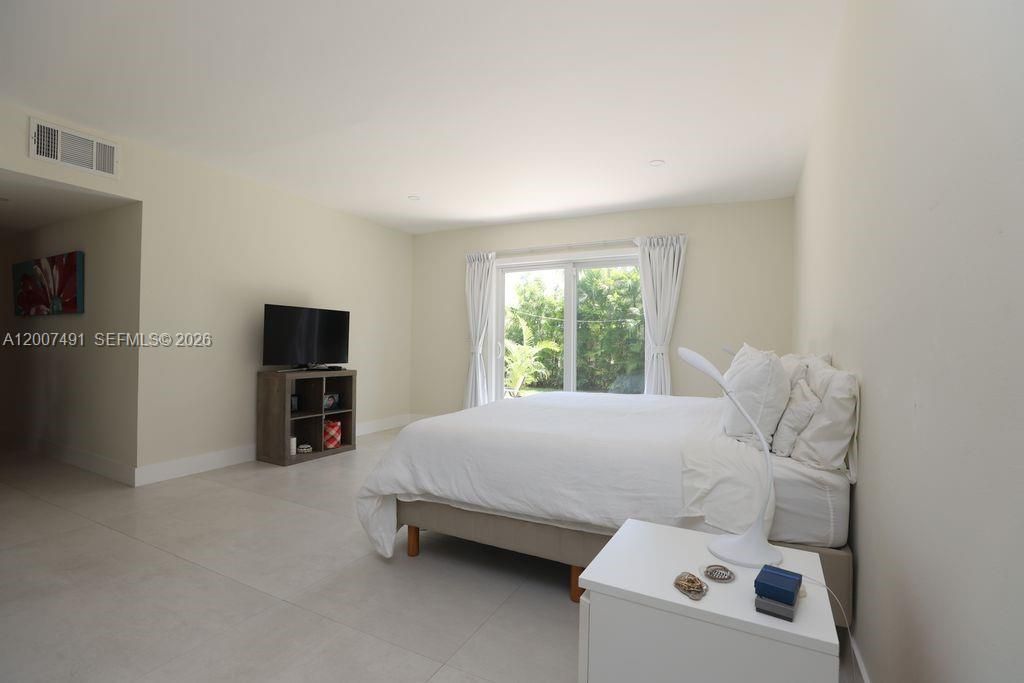 5620 Alton Rd, Miami Beach, FL 33140 Photo