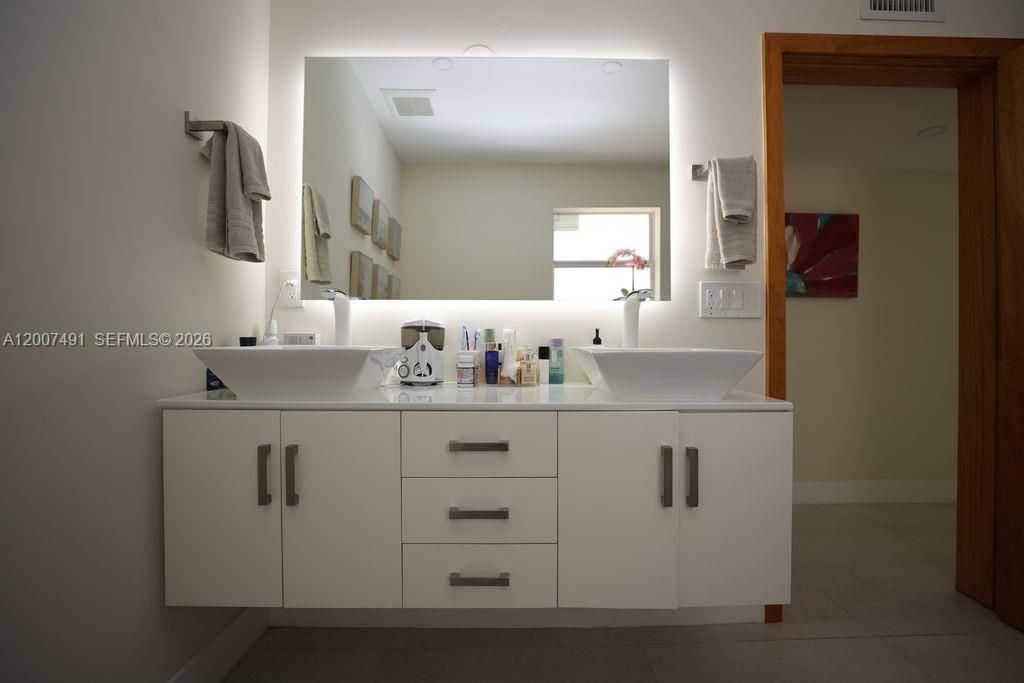 5620 Alton Rd , Miami Beach, FL 33140 Photo