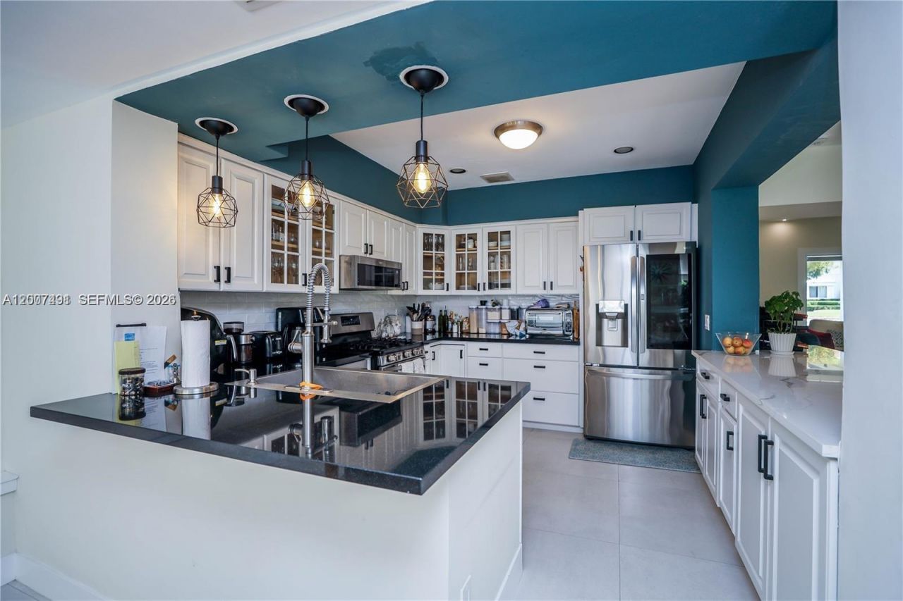 5620 Alton Rd, Miami Beach, FL 33140 Photo