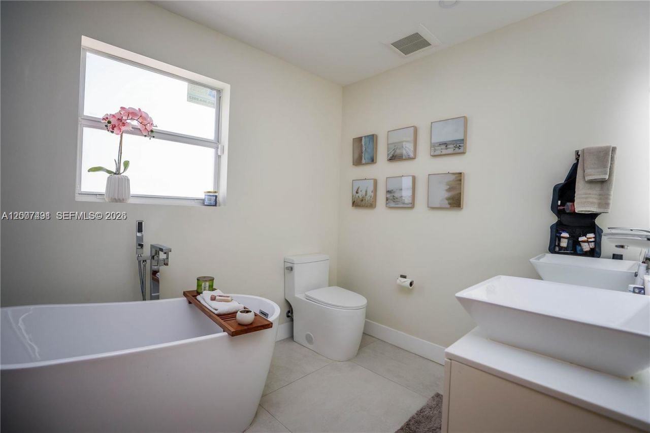 5620 Alton Rd, Miami Beach, FL 33140 Photo