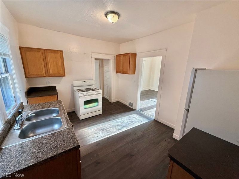 6913 Harvard Avenue, Cleveland, OH 44105 Photo 10