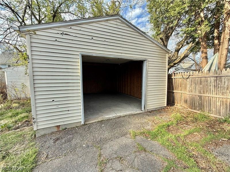 6913 Harvard Avenue, Cleveland, OH 44105 Photo 17