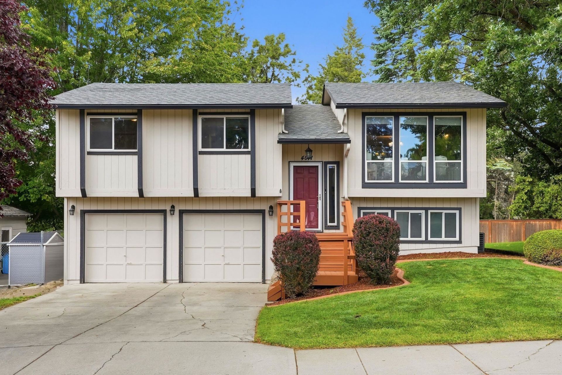 4011 E 20th Ave, Spokane, WA 99223 Main Photo