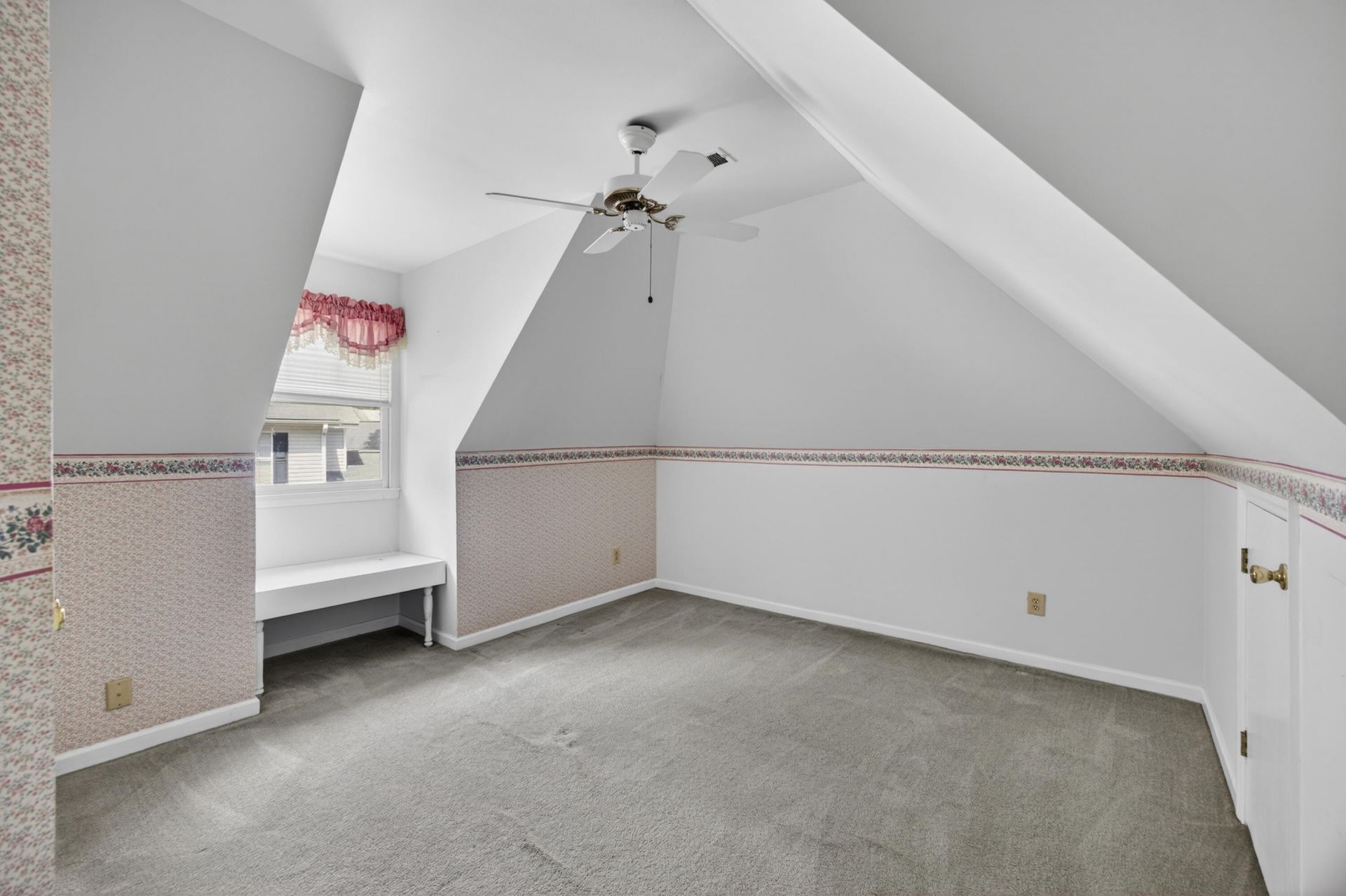 5425 Roxbury Drive Photo 14