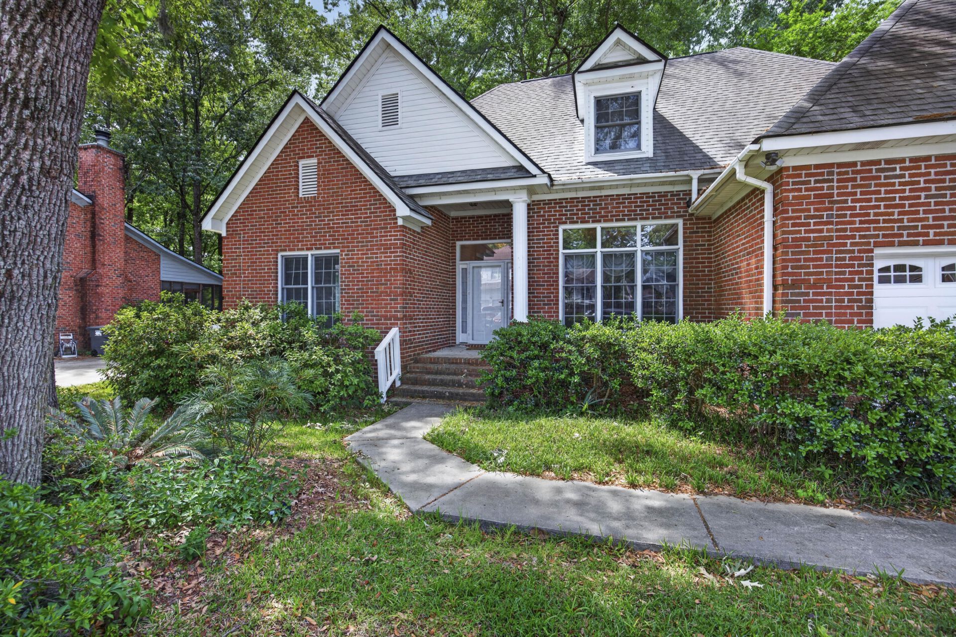 5425 Roxbury Drive Photo 15