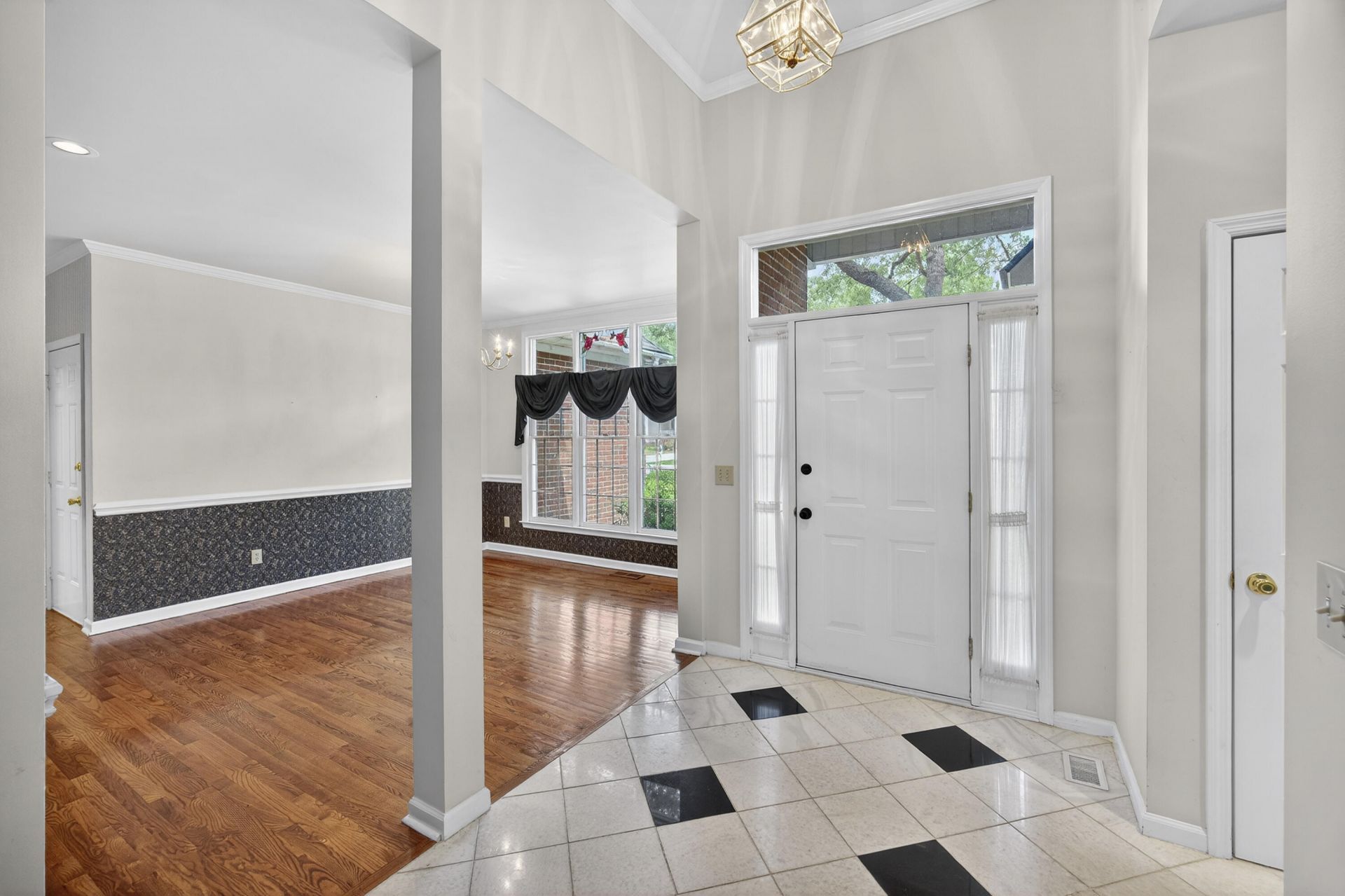 5425 Roxbury Drive Photo 17