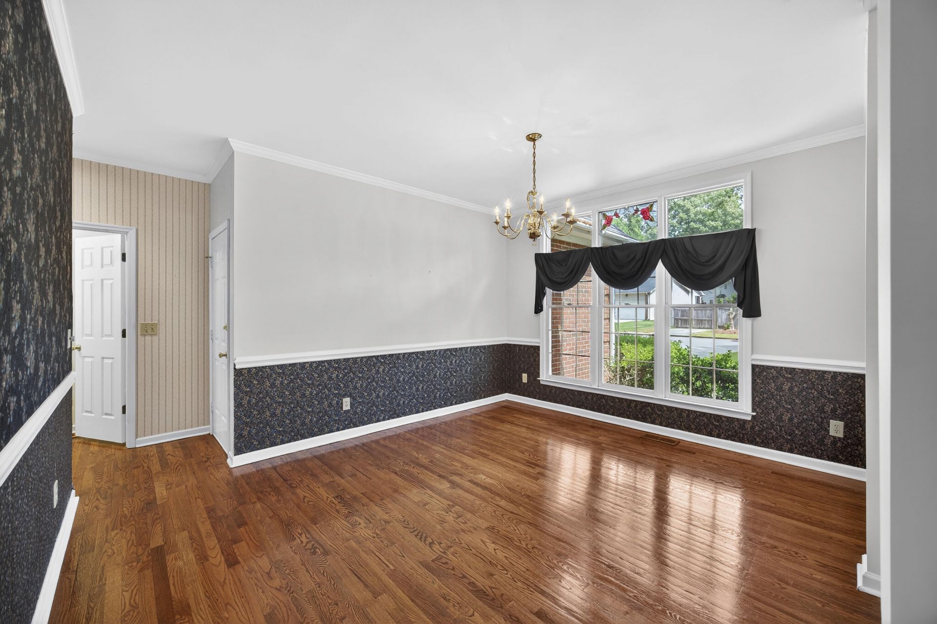 5425 Roxbury Drive Photo 22