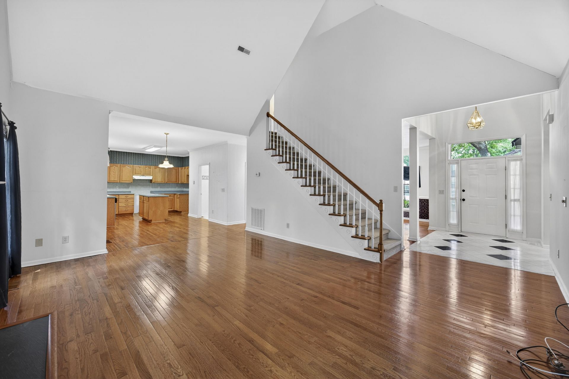 5425 Roxbury Drive Photo 23