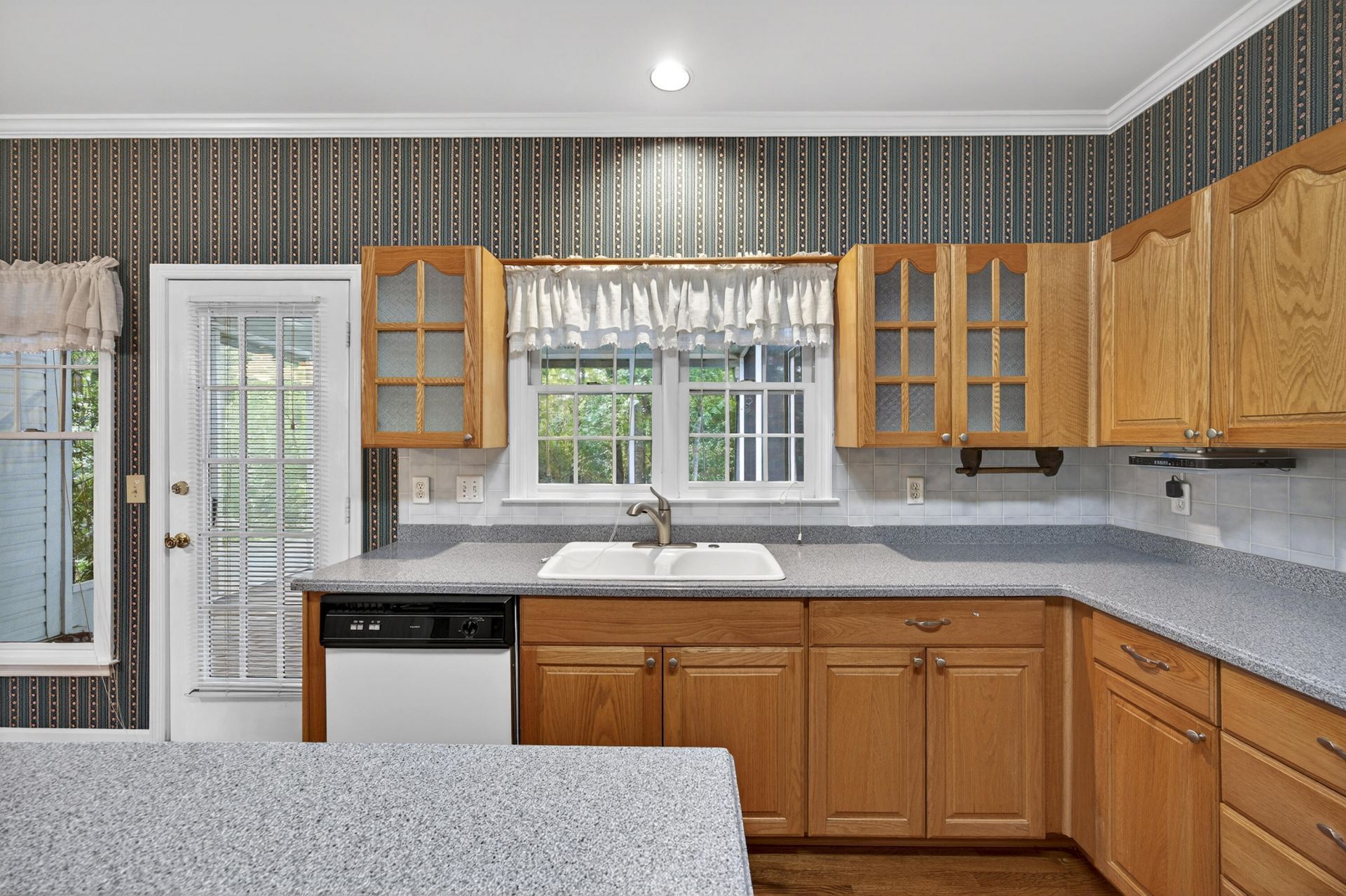 5425 Roxbury Drive Photo 34