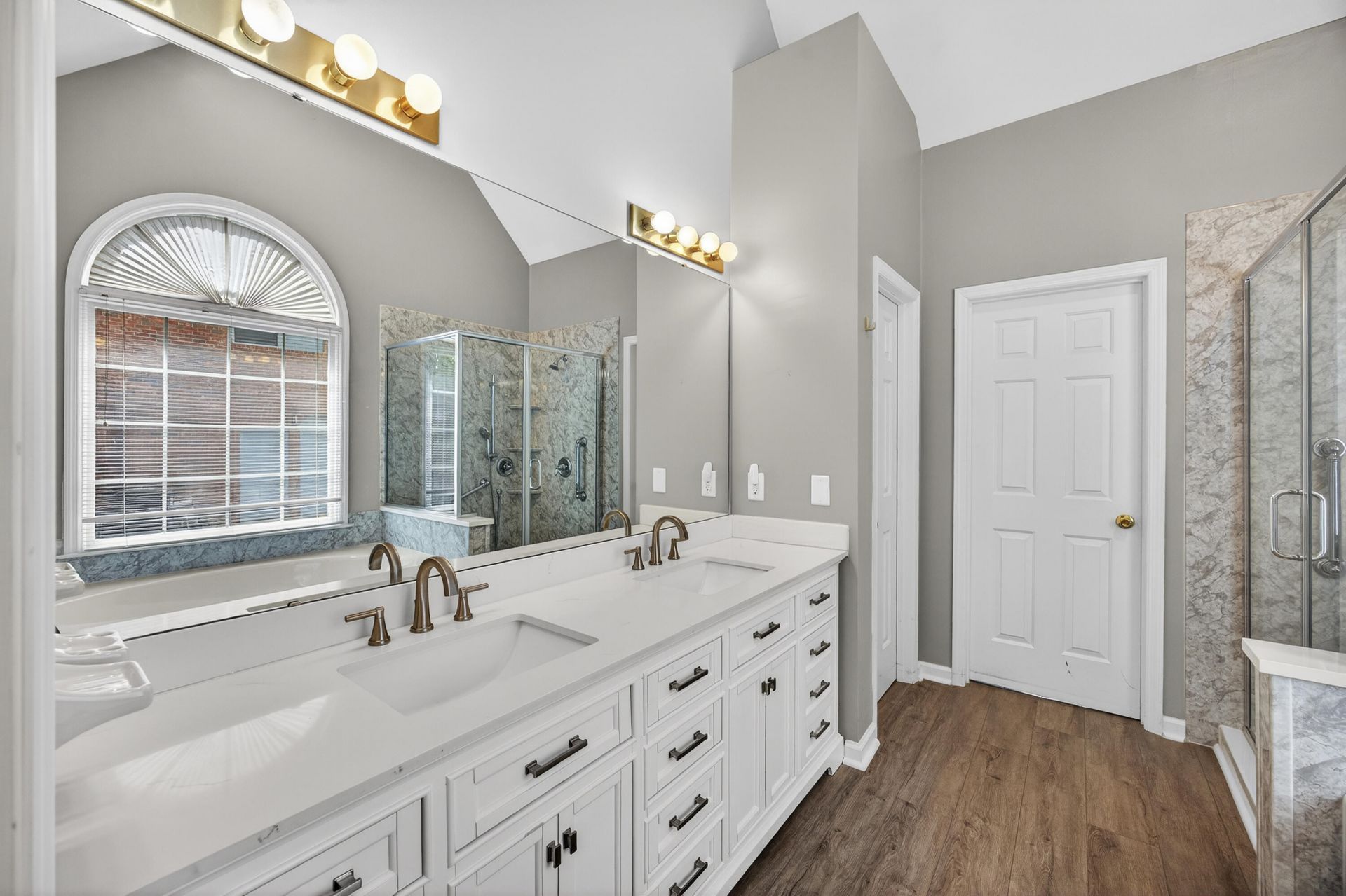 5425 Roxbury Drive Photo 44