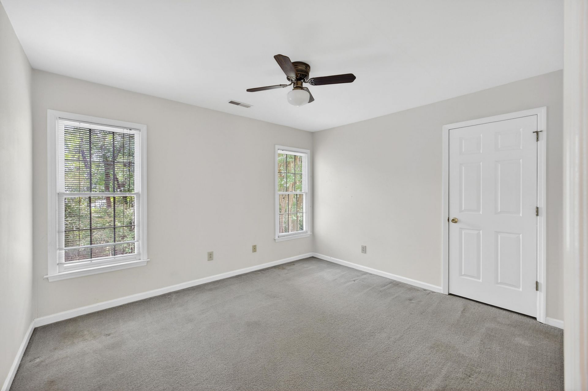 5425 Roxbury Drive Photo 50