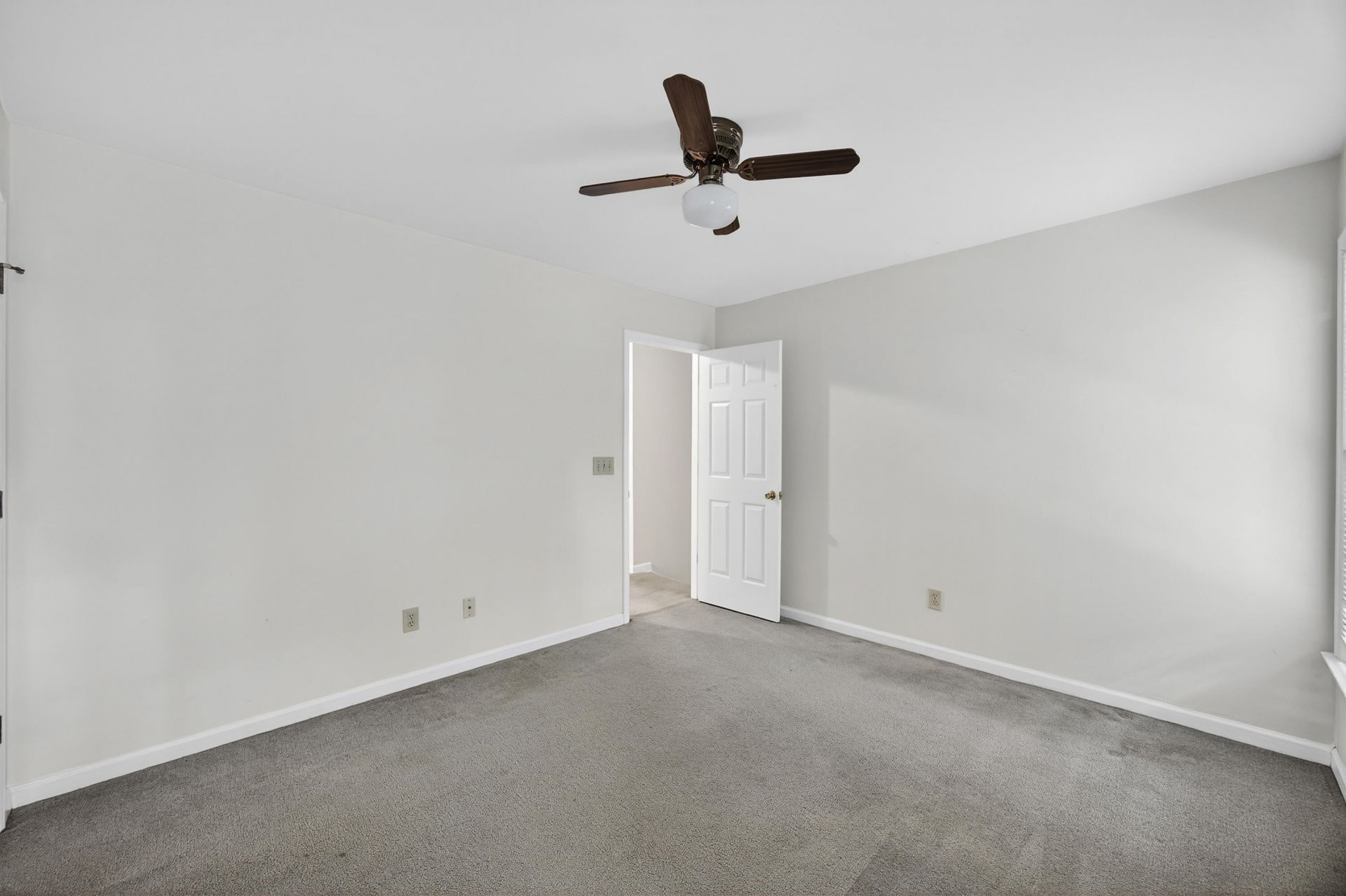 5425 Roxbury Drive Photo 51