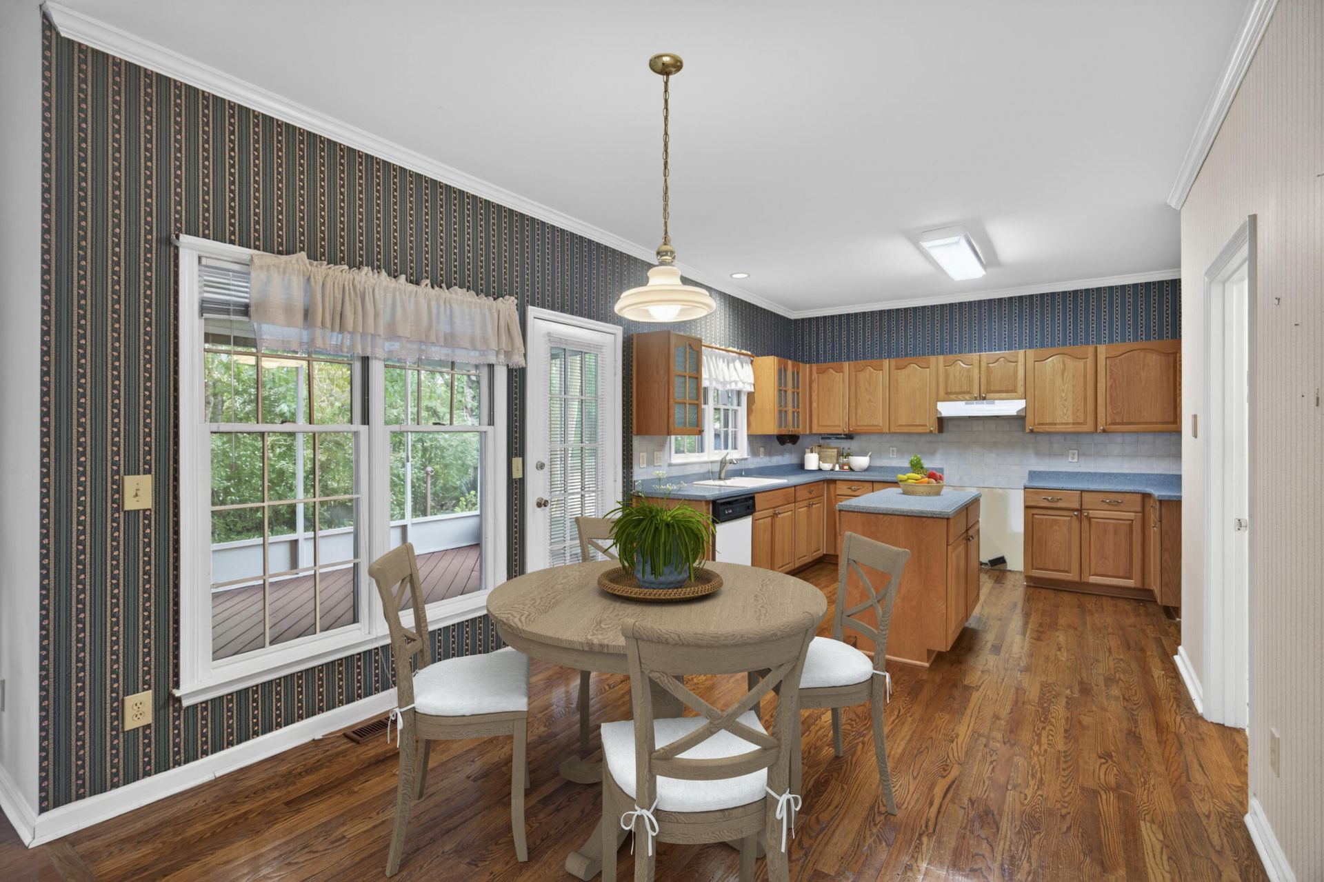 5425 Roxbury Drive Photo 6