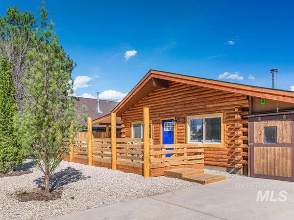 2210 Glen View Dr, Nampa, ID 83686