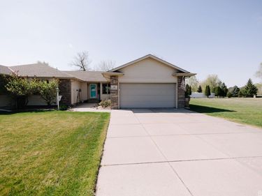 123 Meadowlark Circle , Doniphan, NE 68832