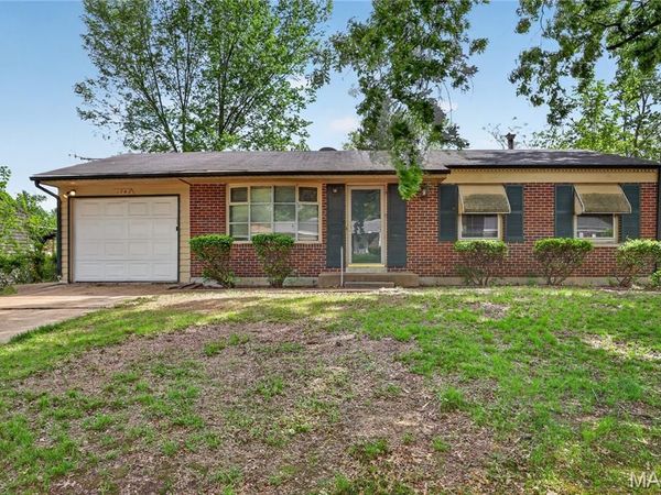 1742 Bradshaw Drive , St Louis, MO 63136