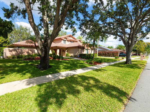 19921 NW 4th Street, Pembroke Pines, FL 33029
