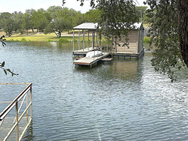 1115 Edgewater DR, Spicewood, TX 78669