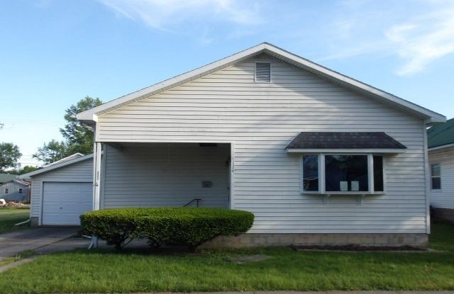 114 E 7th Street , Flora, IL 62839