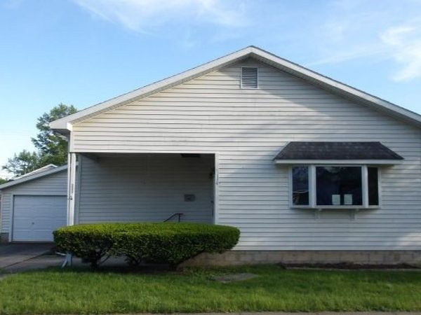 114 E 7th Street , Flora, IL 62839